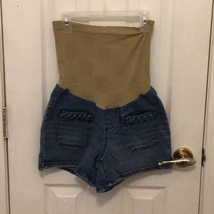 Maternity shorts